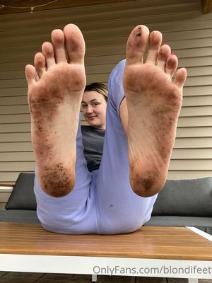 Blondifeet - Thumb