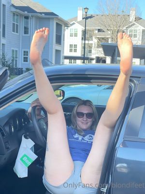 Blondifeet - Thumb