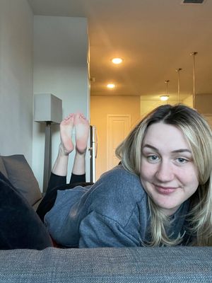 Blondifeet - Thumb