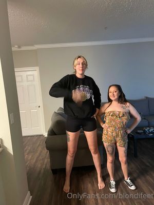 Blondifeet - Thumb
