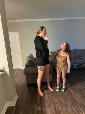 Blondifeet - Thumb
