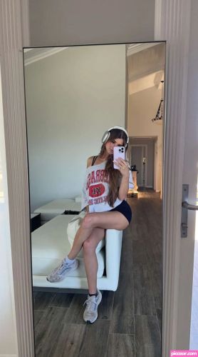 Brooke Monk - Image