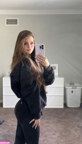 Brooke Monk - Image