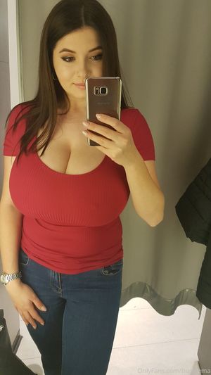busty-ema-2 photo #29 photo n 29