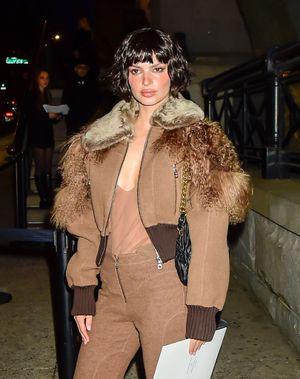 Emily Ratajkowski - Thumb