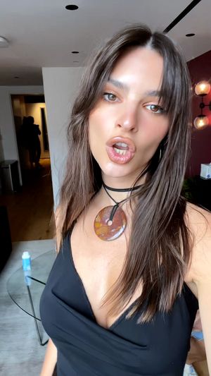 emily-ratajkowski-1 photo #2237 photo n 2237