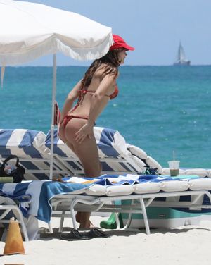 emily-ratajkowski-1 photo #1999 photo n 1999