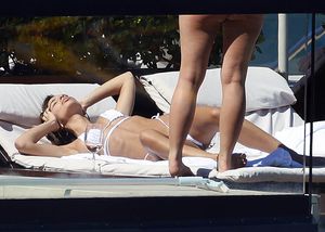 emily-ratajkowski-1 photo #1628 photo n 1628