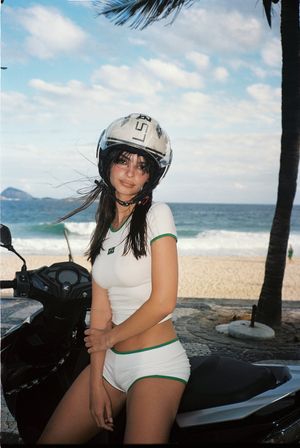 emily-ratajkowski-1 photo #2097 photo n 2097