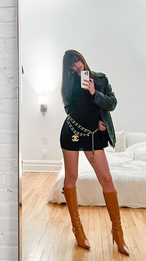 Emily Ratajkowski - Thumb