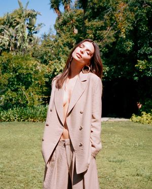 Emily Ratajkowski - Thumb