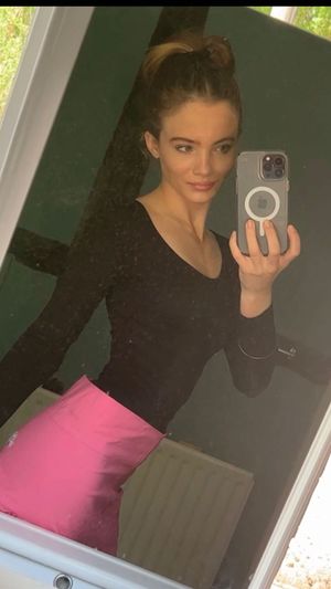 Freya Allan N13