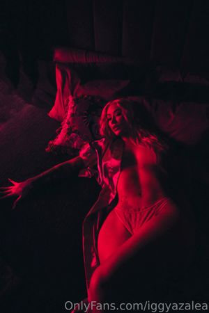 Iggy Azalea - Thumb