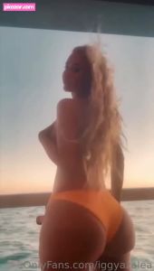 Iggy Azalea - Thumb