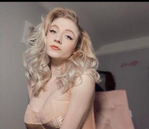 janet-devlin-1 photo #45 photo n 45