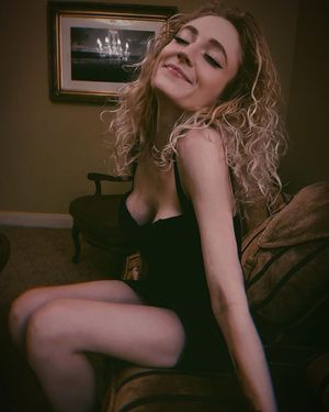janet-devlin-1 photo #12 photo n 12