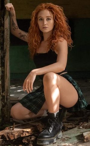 janet-devlin-1 photo #30 photo n 30