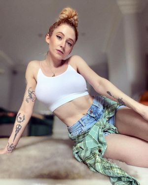 janet-devlin-1 photo #37 photo n 37
