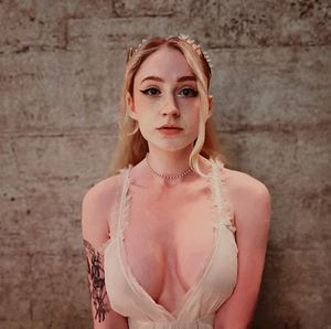 janet-devlin-1 photo #10 photo n 10