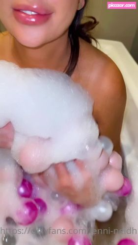  Jenni Neidhart - Image