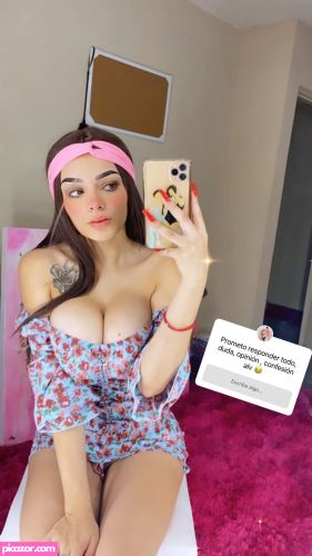 Karely Ruiz - Image