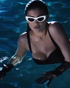 Kylie Jenner N19