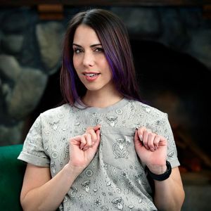 laura-bailey-1 photo #2 photo n 2