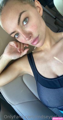 Lindsey Pelas - Image