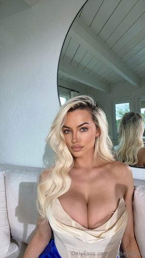 Lindsey Pelas - Thumb