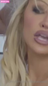 lindsey-pelas video #978 photo n 978