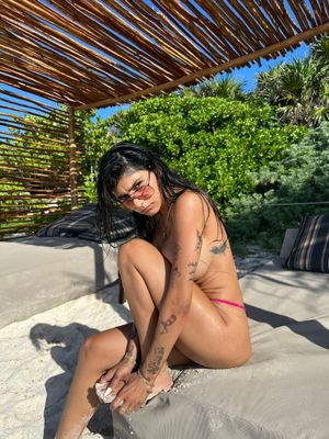 Mia Khalifa - Thumb