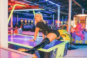 Paige Vanzant - Thumb