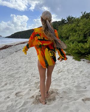 Rita Ora N82