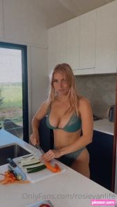 rosie-van-1 video #331 photo n 331
