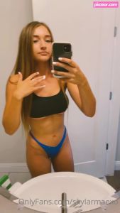 Skylar Mae - Thumb