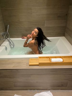 Lupe Fuentes N6