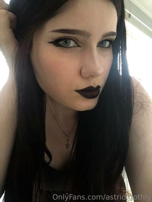 astrid-gothly-1 photo #20 photo n 20