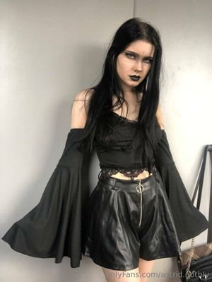 astrid-gothly-1 photo #7 photo n 7