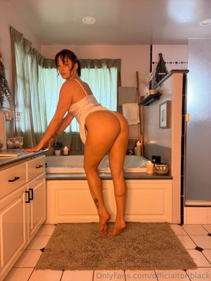 tori-black-1 photo #240 photo n 240