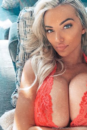 lindsey-pelas photo #1587 photo n 1587