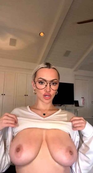 lindsey-pelas photo #1655 photo n 1655