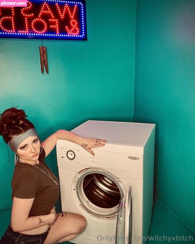 witchyxbitch - Image