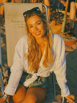 Lena Schwender - Thumb