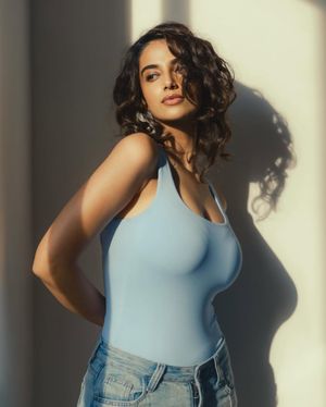 meenakshi-chaudhary-1 photo #2 photo n 2