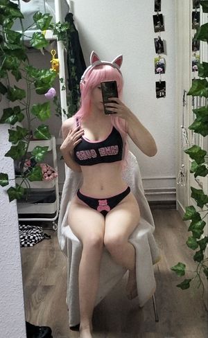 yumi-waifu-1 photo #1 photo n 1