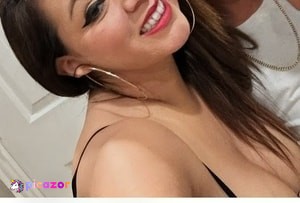 busty photo #1 photo n 1