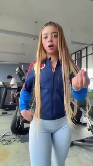sarah - Thumb