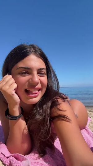 girls - Thumb