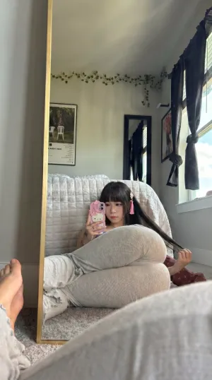 girls - Thumb