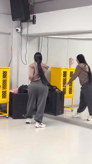 girls - Thumb
